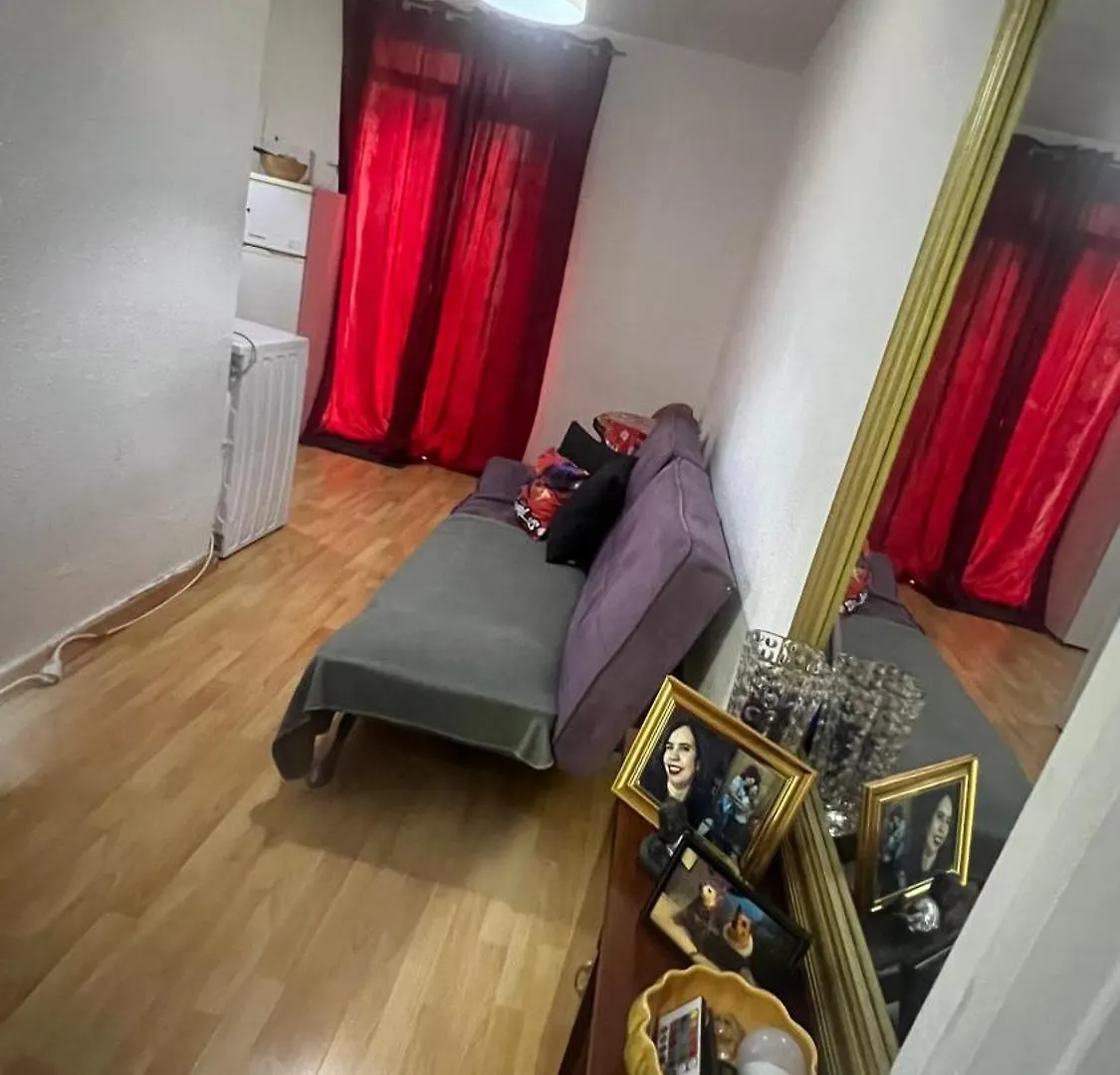 Aparta Estudio Barcelona 0*,